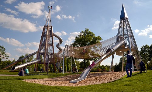 Die Rutschentürme im Gartenschaupark Rietberg sind in der Region ein Highlight. - © Stadt Rietberg