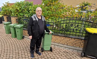 Waldemar Mersch liegt im Clinch mit der Stadt Halle. Ihm missfällt der von der Stadt eingerichtete Müllsammelplatz vor seinem Haus. - Uwe Pollmeier