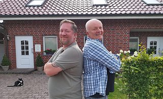 Matthias Bartsch (l.) und Darius Preiß kämpfen Schulter an Schulter für weniger Gestank zwischen Versmold und Borgholzhausen. - Andre Schneider