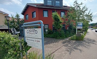 Das Gebäude des Campo-Partyservice an der Teutoburger Straße soll ab Februar 2026 neu vermietet werden. - Claus Meyer