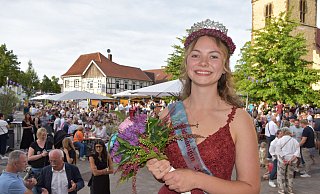 Die 24-jährige Chiara Hülsmann ist Steinhagens neue Heidekönigin. - Birgit Nolte