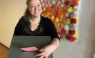 Janine Berger, Leitung des Sozialdienstes im DRK-Pflegeheim in Borgholzhausen, hat dafür gesorgt, dass rund 50, zum Großteil demenzkranke Menschen ihre Stimme bei der Bundestagswahl abgeben konnten - Matthias Foede