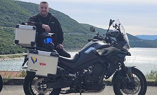 Onur Sener fährt seit knapp zehn Jahren Motorrad. Seine Maschine hat er sich erst kurz vor der Abreise nach Bosnien gekauft. - Onur Sener