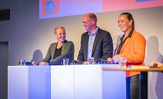 Bei der Podiumsdiskussion in der Remise trafen die Bürgermeister-Kandidaten aufeinander, um ihre Positionen zur Kommunalwahl 2025 vorzustellen. - Nico_Seifert