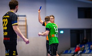 Seltenes Bild: Nils Patzelt bekam die blaue Karte. - Nico Seifert