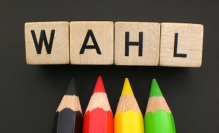 Die Kandidaten, die sich in diesen turbulenten Zeiten am 14. September für ein Mandat zur Wahl stellen, brauchen mehr denn je Rückgrat, Energie, Überzeugungskraft, Nachsicht, Menschenfreundlichkeit und natürlich Idealismus. Und Mut. - photocrew - stock.adobe.com