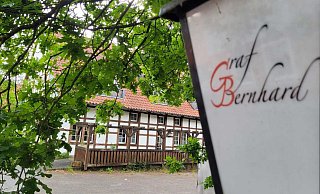 Ab August werden im ehemaligen Hotel-Restaurant Graf Bernhard bis zu 44 Geflüchtete untergebracht. Umgebaut werden muss dafür nur wenig. - Jonas Damme