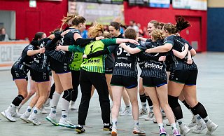 Die Handballerinnen der HSG Werther/Borgholzhausen können nicht nur auf dem Handballfeld gut feiern – sondern auch abseits davon. - Tobias Marquart