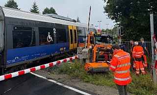 Am Bahnübergang Bielefelder Straße kam es zum folgenschweren Zusammenstoß. - Frank Jasper