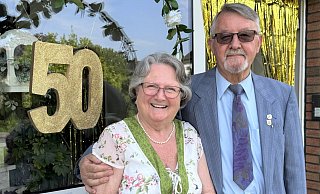 Angelika (75) und Waldemar (79) Czichon haben sich während der Arbeit bei Hörmann kennengelernt. Dort merkten sie schnell, dass sie dieselbe Vorstellung vom Leben haben. - Frank Jasper