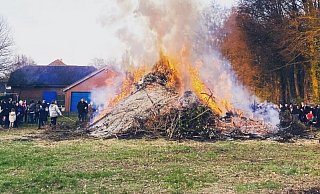 Das Osterfeuer in Brockhagen ist jedes Jahr ein Besuchermagnet. - Stephan Kaiser