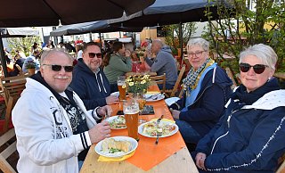 Besonders am Sonntag lockte das schöne Wetter zahlreiche Gäste in den Innenhof des Schlichte-Carrees. - Birgit Nolte