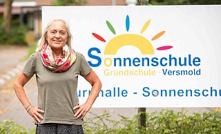 Das Schild zur Sonnenschule wird Regina Martinez aus Versmold künftig nicht mehr täglich passieren. - Andre Schneider
