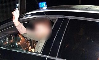 Das nun gesuchte Duo verwendete ein mobiles Blaulicht (wie dieses), um einen Transporter-Fahrer zur Abfahrt von der Autobahn zu bewegen. - Symbolfoto: Polizei