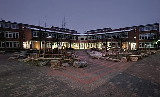 An der Haller Gesamtschule gehen im Sommer nicht die Lichter aus. Da es mindestens 100 Anmeldungen gibt, ist ihr Fortbestand gesichert. - Uwe Pollmeier
