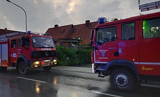 Mit allen drei Löschzügen war die Feuerwehr in die Sandforther Straße ausgerückt. - Feuerwehr Steinhagen