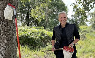 Wenn Friederike Hegemann zwischen Arbeit und Engagement für die Interessengemeinschaft Künsebeck mal ihre Ruhe braucht, geht sie zu ihrem Happy Place - einer Obstbaumwiese, auf der sie schon als Kind gespielt hat. - Tobias Barrelmeyer