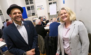 Veith Lemmen heißt der Hoffnungsträger der Wertheraner SPD. Hier ist der mit der Ortsvereinsvorsitzenden Annette Milke-Gockel bei der Veranstaltungsreihe "Miteinander mehr möglich machen" zu sehen. Er wird wohl als Bürgermeister kandidieren. Foto: Alexander Heim - Alexander Heim
