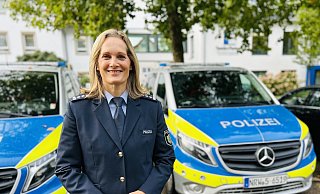 Kathrin Sträter hat die Nachfolge von Uwe Ahlemeyer als Leitung der Polizeidienststelle Halle angetreten. - Tobias Barrelmeyer