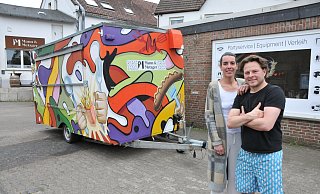 Während der Partyservice von Denis Mann und Sabrina Schüler inzwischen geöffnet hat, muss der Foodtruck noch immer geschlossen bleiben. Das hatte sich das Gastro-Paar aus Steinhagen anders vorgestellt. - Frank Jasper