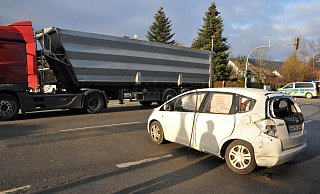 Auf einer der meist befahrenen Straßen Steinhagens stießen der Honda und der Lkw zusammen. - Frank Jasper