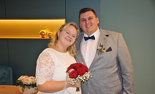 Katja Vanessa und Martin Kuta nach der Trauung im Steinhagener Standesamt. - Frank Jasper