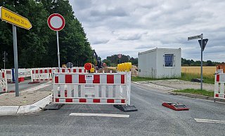 Der letzte Bauabschnitt des Künsebecker Wegs ist fast fertig. Derzeit wird das letzte, rund 150 Meter lange Stück zwischen Kreisverkehr Neulehenstraße und Meindersstraße fertiggestellt. - Uwe Pollmeier