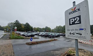 Derzeit fallen Parkplätze weg, weil die Solarcarposrts aufgebaut werden. - Uwe Pollmeier