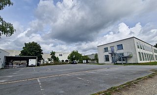 Neben dem früheren HK-Verlagsgebäude an der Gutenbergstraße möchte die Stadt eine Werkstatthalle bauen. - Uwe Pollmeier