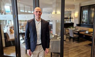 Dennis Bußian ist der neue Hoteldirektor des Court Hotels. - Uwe Pollmeier