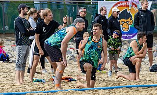 Dennis Redlich (2. v. l.) ist mit den 12 Monkeys Köln zweimal in Folge deutscher Meister im Beachhandball geworden. Jetzt übernimmt er einen weiteren Job. - Michael Hinz