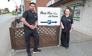 Sabrina und Muhammad Usman wagen in einer Borgholzhausener Pizzeria einen Neuanfang. - Andre Schneider