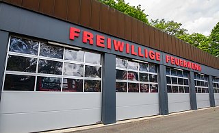Das Feuerwehrgebäude in Steinhagens Dorfzentrum wurde 1978 errichtet. Inzwischen ist es an der Kapazitätsgrenze. - Andre Schneider