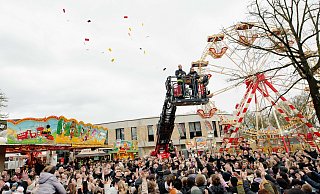 Für den beliebten Freikartenregen bei der Versmolder Kirmes gibt es eine Neuerung. Das Event soll sicherer werden. - Andre Schneider