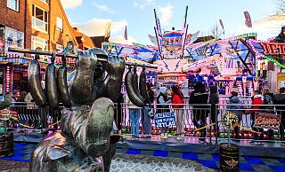 Die Versmolder Innenstadtkirmes Sünne Peider ist Anziehungspunkt für Groß und Klein. Aber ist der Termin noch der passende? - Andre Schneider