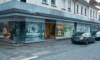Neues Design im Schaufenster: Am ehemaligen Lebensmittelmarkt in der Ravensberger Straße in Versmold tut sich etwas. - Andre Schneider