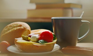 Wo gibt es am Feiertag frische Brötchen? Wir haben für Sie nachgefragt. - Pixabay