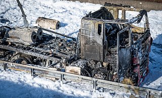 Im Mai fing ein rumänischer Lkw auf der A33 bei Steinhagen Feuer und brannte komplett aus. - BARBARA FRANKE
