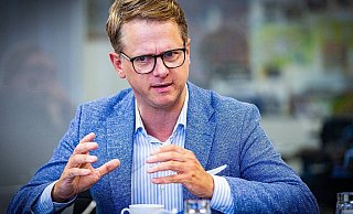 Engagiert wie immer, auch beim Redaktionsbesuch: CDU-Generalsekretär Carsten Linnemann aus Paderborn. - Mike-Dennis Müller