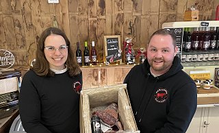 Karin Richter und Ulli Krumkühler verschicken Premium-Fleisch vom Angusrind von ihrem Versmolder Hof zu Kunden in ganz Deutschland. - Tasja Klusmeyer