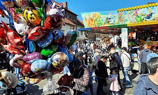 Das wird sich auch bei der zweiten Auflage von „Halle blüht auf" nach der Corona-Pause nicht ändern. Hier, am Kinderkarussell auf dem Ronchinplatz, wird die Kirmes am Freitag um 15 Uhr eröffnet. - Melanie Wigger