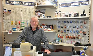 2009 übernahm Peter Bolesta Biggis Fotomarkt in Steinhagen. Schweren Herzens schließt er nun das Fachgeschäft. - Frank Jasper