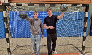Fynn Huxohl (l.) und sein ehemaliger Teamkollege Sönke Raschkowski freuen sich auf das Duell in Werther. - Gunnar Feicht