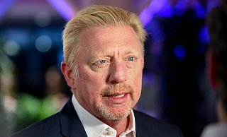 Turnierdirektor Ralf Weber hat zur 32. Auflage der Terra Wortmann Open Boris Becker von einem Besuch in Halle überzeugen können. Er wird den Siegerpokal überreichen - picture alliance/dpa