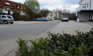 Straßenbreite und -ausbau lassen es nicht unbedingt vermutet: Der Wilhelm-Vinke-Ring ist Spielstraße. Schrittgeschwindigkeit fährt dort fast niemand. - Tasja Klusmeyer, HK