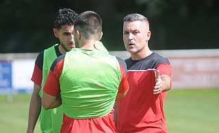 Peckelohs Trainer Vito Lombardi (r.) muss mitten in der Saison noch einen überraschenden Abgang verkraften. - Dennis Bleck