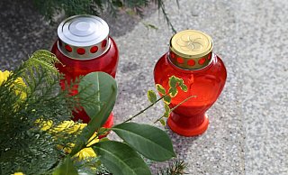 Das Steinhagener Friedhofsbüro warnt vor den Gefahren durch Grabkerzen. - Pixabay