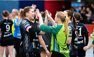 Janna Klenke (l.) spielt bei der HSG Werther/Borgholzhausen. Mit dem Frauenhandball-Verbandsligisten kämpft sie aktuell um die Meisterschaft. - Tobias Marquart