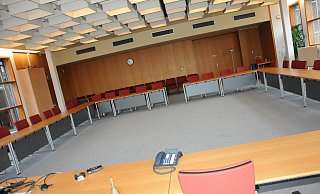 Wer darf die Glocke läuten?: Michael Meyer-Hermann darf es bisher. Auf seine Gegenkandidaten für 2020 muss Versmolds Bürgermeister aber noch warten. - Silke Derkum-Homburg