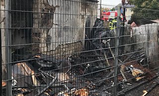 Das Feuer hinterließ eine verwüstete Garage. - Feuerwehr Versmold/Instagram